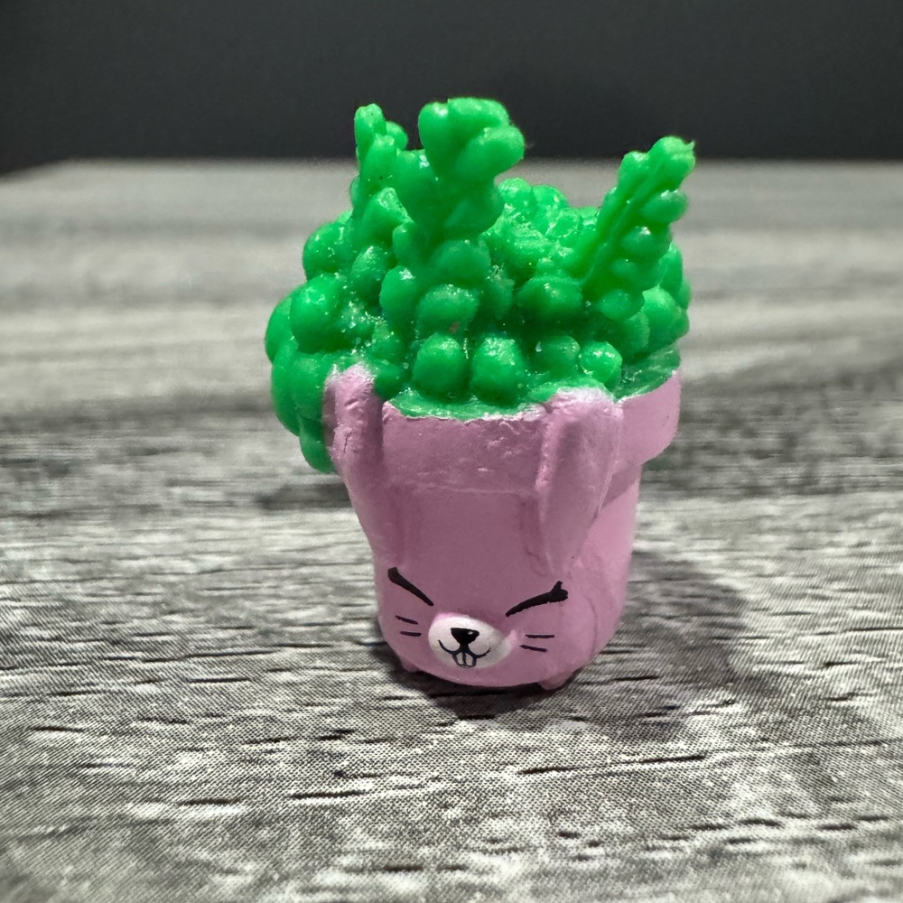 Shopkins | Garden: Green & Pink Freda Fern (5-030) - Mini Collectable Figure